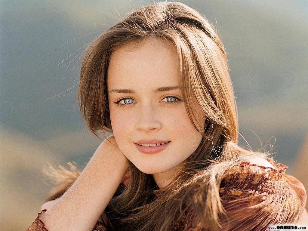 Elowen James